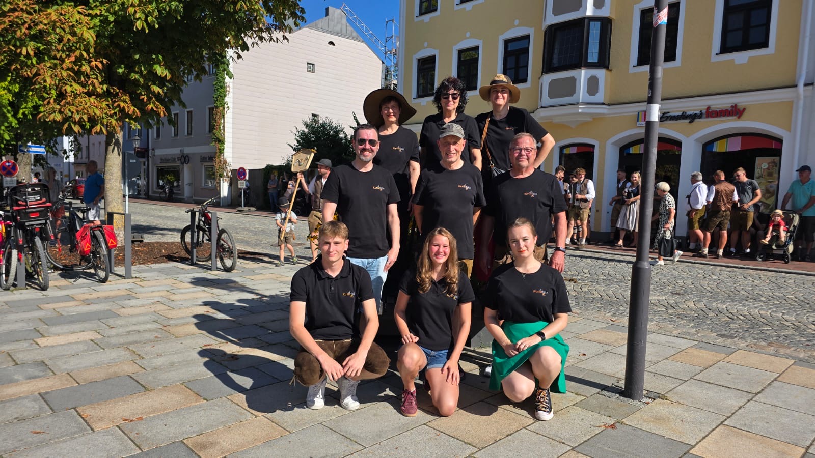 Einzug ins Dorfener Volksfest